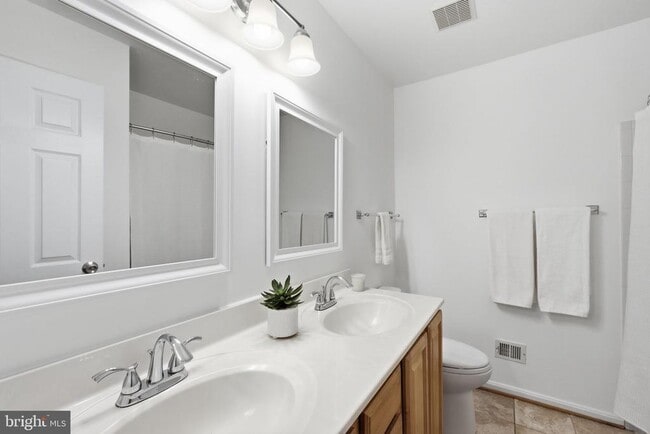 Building Photo - 4067 Fountainside Ln