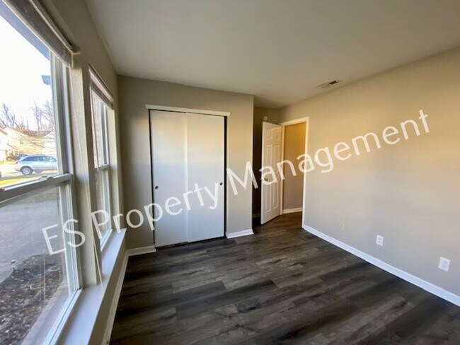 Building Photo - Stunning 3 Bedroom 2 Bath Home in Franklin Township!