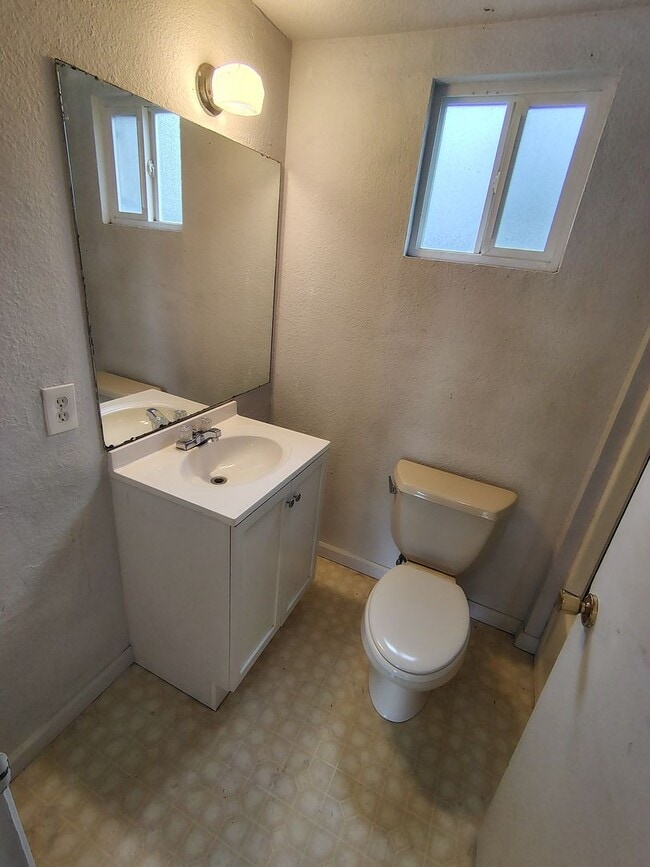 Building Photo - 301 Camellia Way