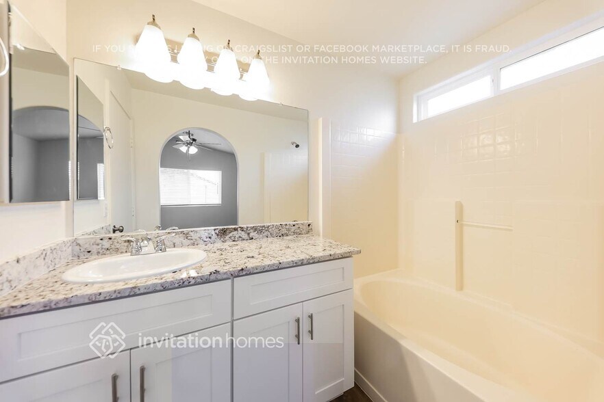 Building Photo - 3010 W Matthew Dr