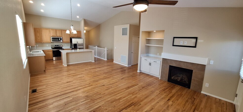 Building Photo - 3645 Desert Ridge Cir