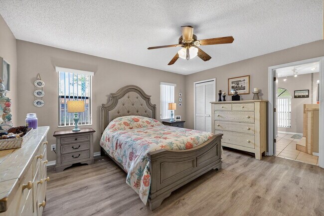 Building Photo - 6180 30th Ct S