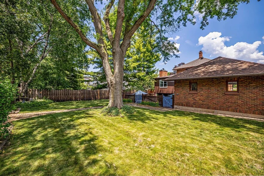 Yard - 82 S Williams St