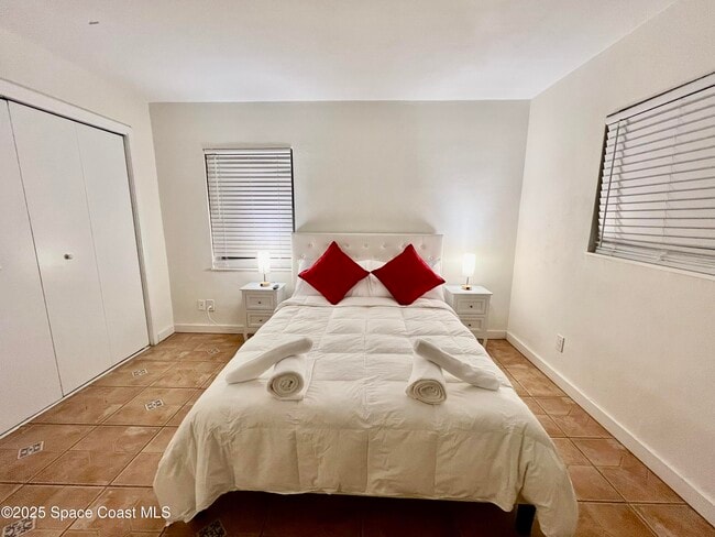 Building Photo - 133 NE 1st St