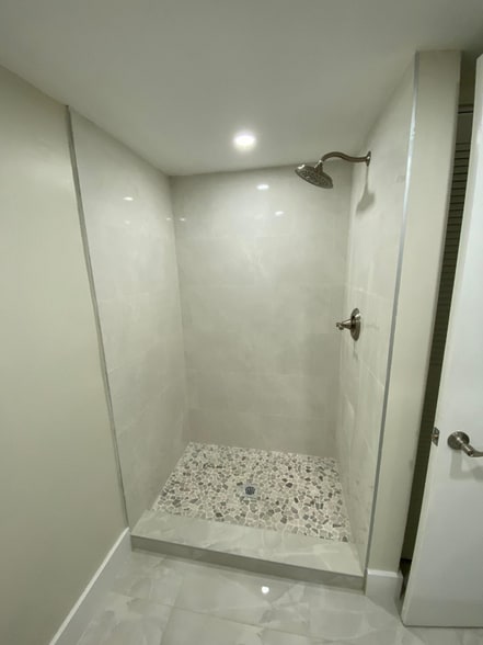 Building Photo - 8830 Royal Palm Blvd