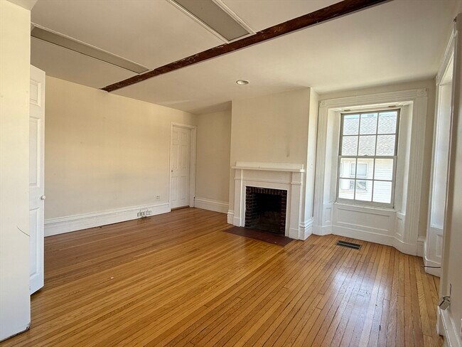 Building Photo - 23 Forest St