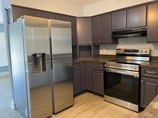 Building Photo - 2613 Drake Dr