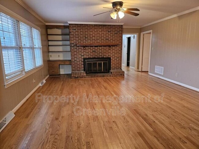 Building Photo - 104 S Orchard Dr