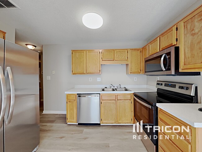Building Photo - 5472 Brickleberry Way