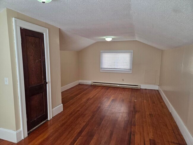 Building Photo - 2931 N Newton Ave