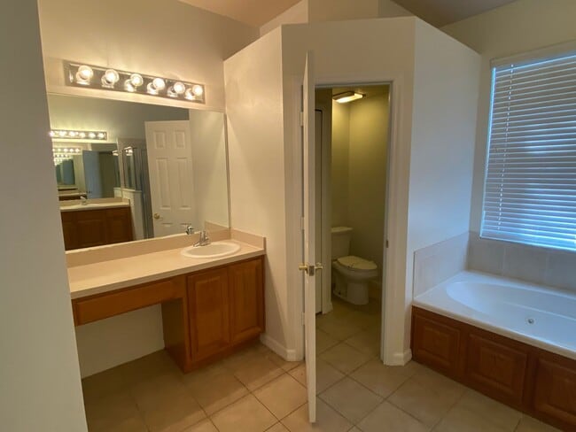 Building Photo - Pool Home for Rent