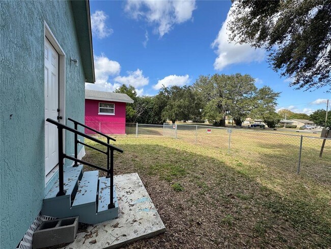 Building Photo - 319 Ave P NE