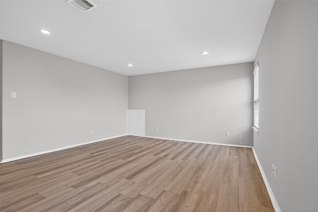 Building Photo - 16817 Pink Wintergreen Dr