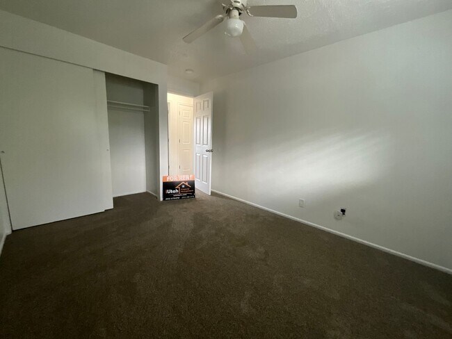 Building Photo - 1124 Vitt Dr
