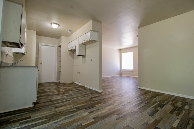 Building Photo - 5822 Branch Valley Dr