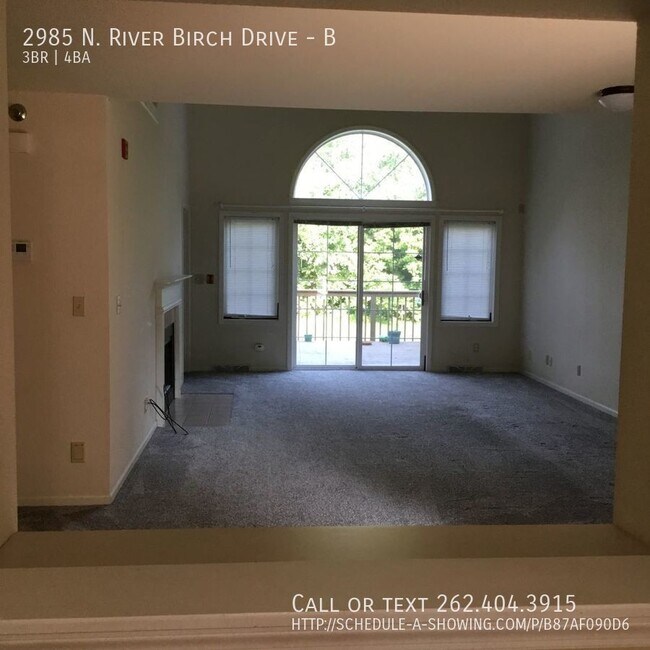 Building Photo - Huge condo with 2 car garage!