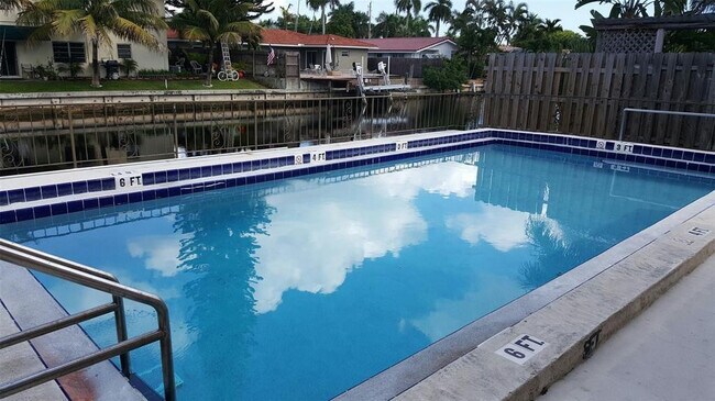 Building Photo - 1401 NE 57th Pl