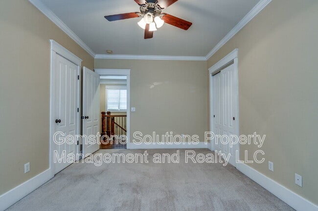 Building Photo - 210 38th Ave N