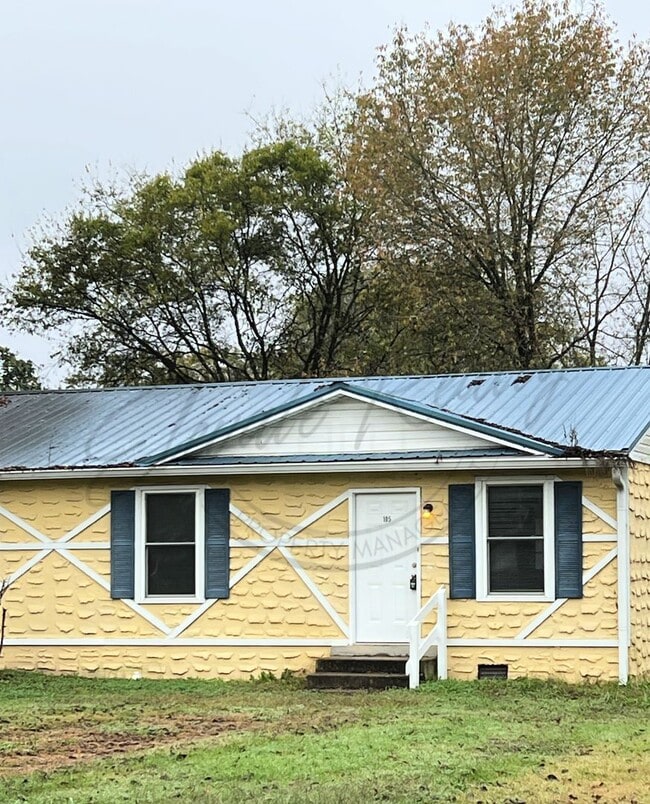 Building Photo - On Special: Two Bedroom Ranch Duplex in No...