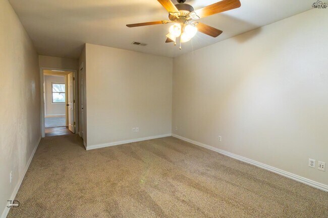 Building Photo - 1302 Mockingbird Dr