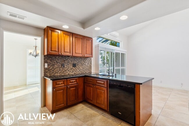 Building Photo - 3 Bedroom, 2 Bath Home Available In Jasmin...