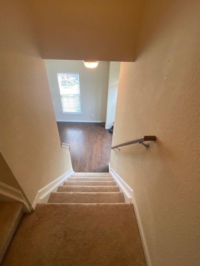 Building Photo - 4BD/3.5BA Gorgeous End Unit Townhouse with...
