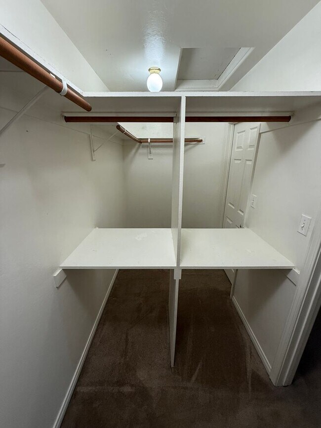 Building Photo - Spacious 3-Bedroom, 2-Bathroom Home in Sou...