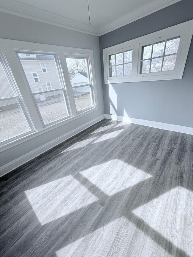 Building Photo - 3341 Desota Ave