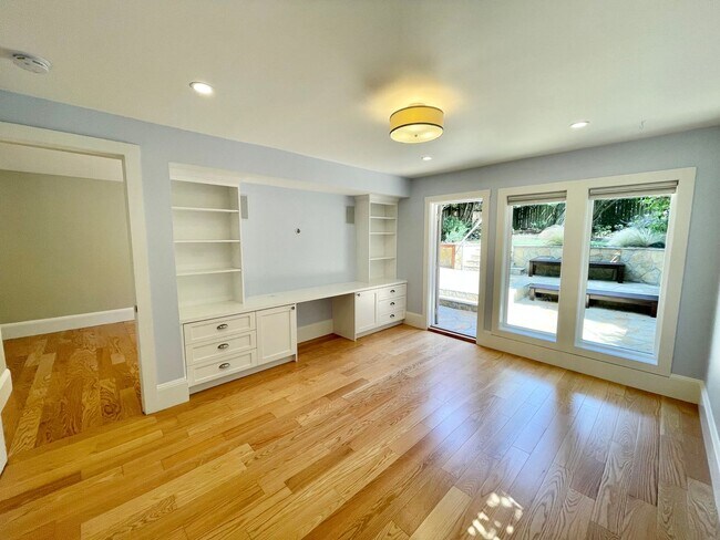 Building Photo - Westwood Park - Stunning 3BR+ / 2 BA Home w/Fabulous Back Yard! - PROGRESSIVE