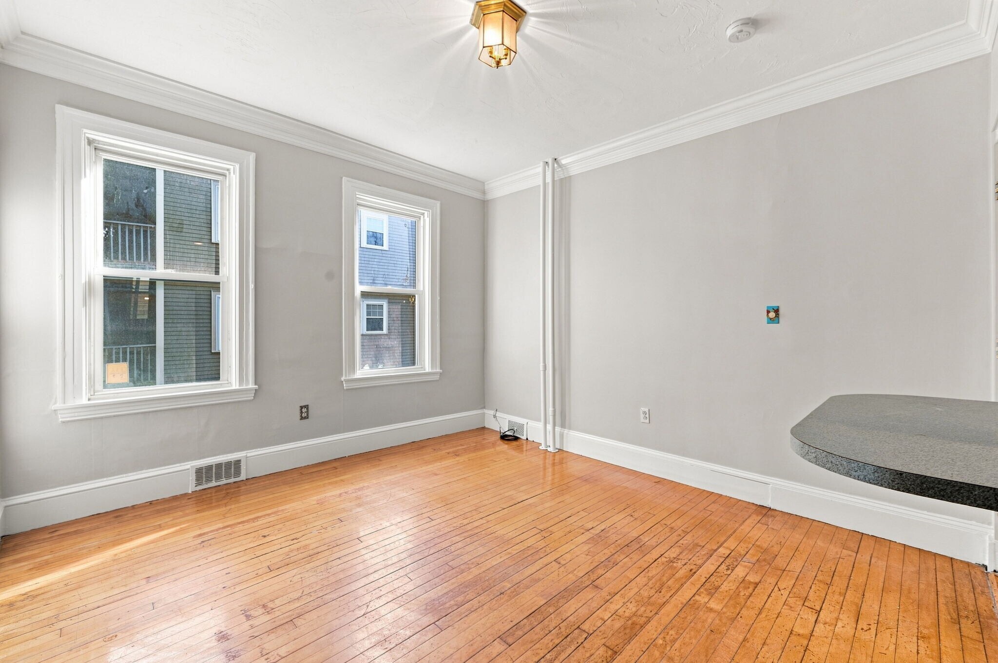 Building Photo - 147 Murdock St