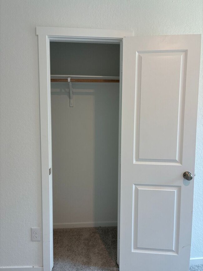 Building Photo - Charming 4 beds 2 baths in San Antonio!
