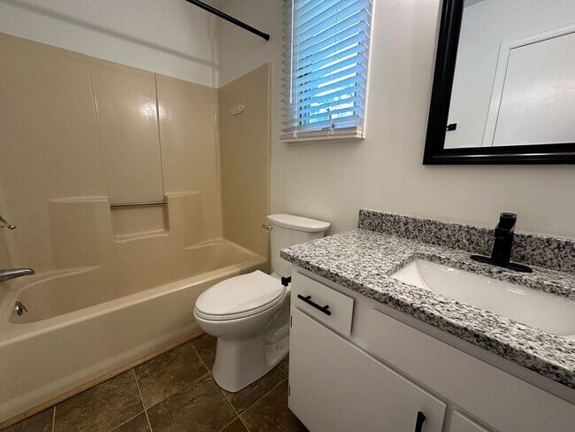 Building Photo - 112 Glenn Bridge Road