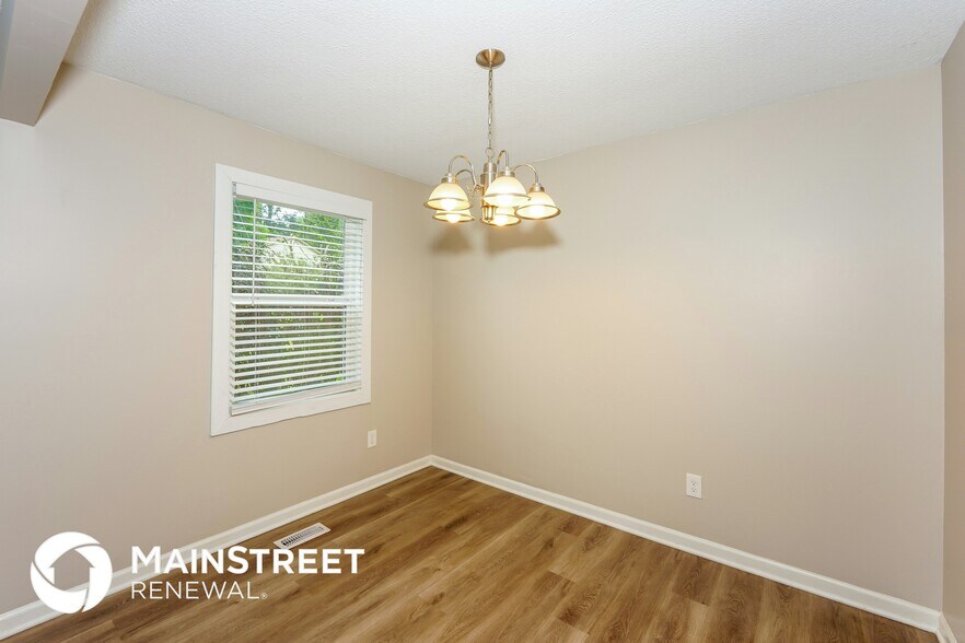 Building Photo - 1729 Tall Oak Cir