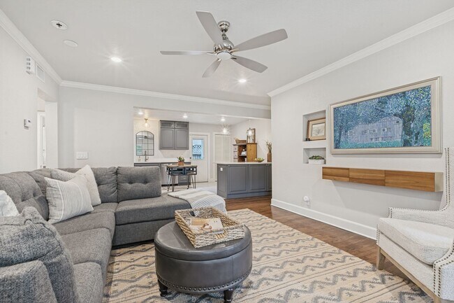 Building Photo - BEAUTIFUL FIRST FLOOR, 2-BEDROOM APARTMENT IN OLMOS PARK