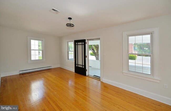 Building Photo - 31 W Whitlock Ave