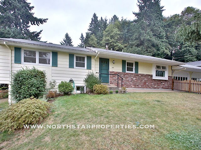 Building Photo - Great Lake Oswego Home Walking Distance to Everything