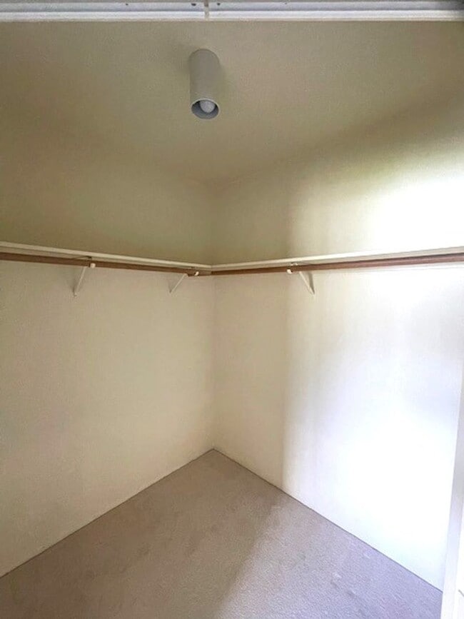 Building Photo - 2 Bedroom / 2 Bath / 2 Parking at Poha Kea...