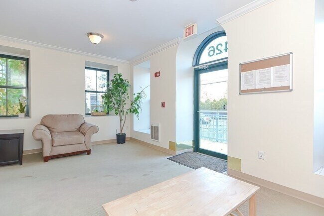 Building Photo - 426 Mt Hope St