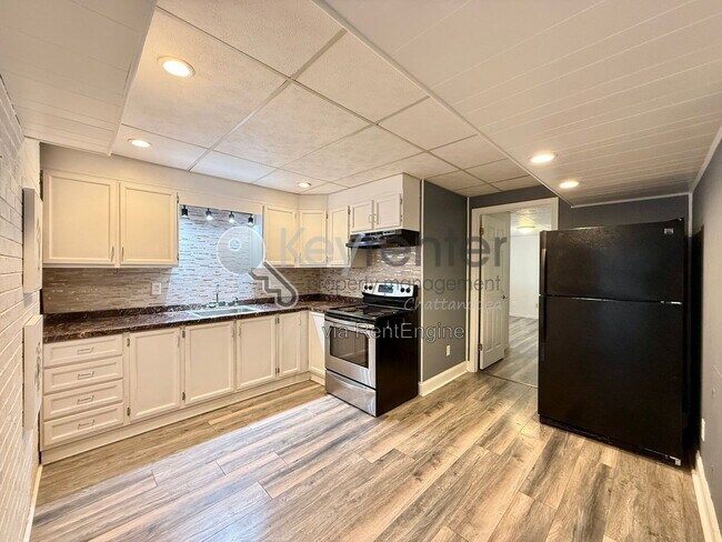 Building Photo - 1406 Highland Way