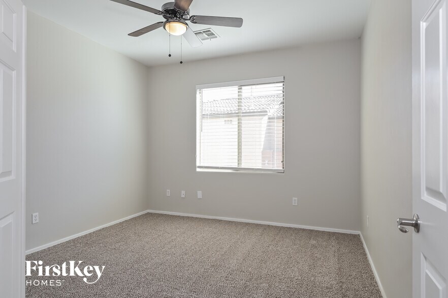 Building Photo - 11071 W Willow Field Dr