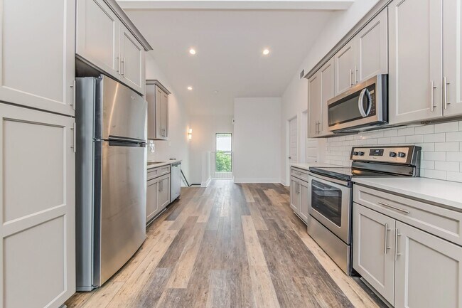 Building Photo - FOR RENT in LAFAYETTE!