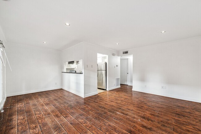 Building Photo - 3922 W Alabama St