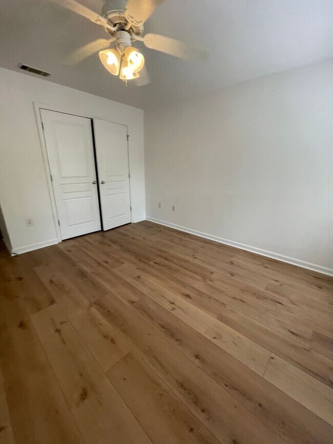 Building Photo - 16-1611 Summers