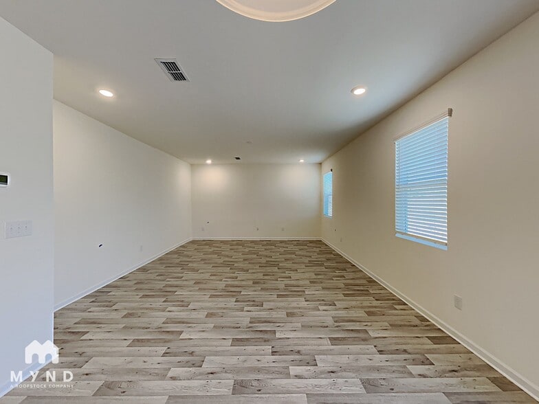 Building Photo - 354 Rayland St