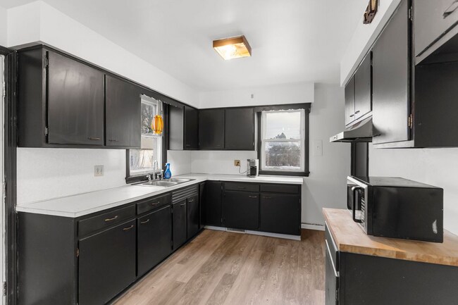 Building Photo - 826 Michigan Ave