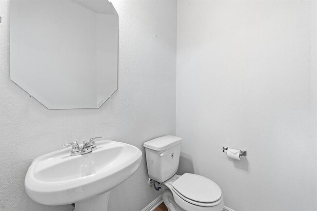 Building Photo - 10221 Forest Grove Dr