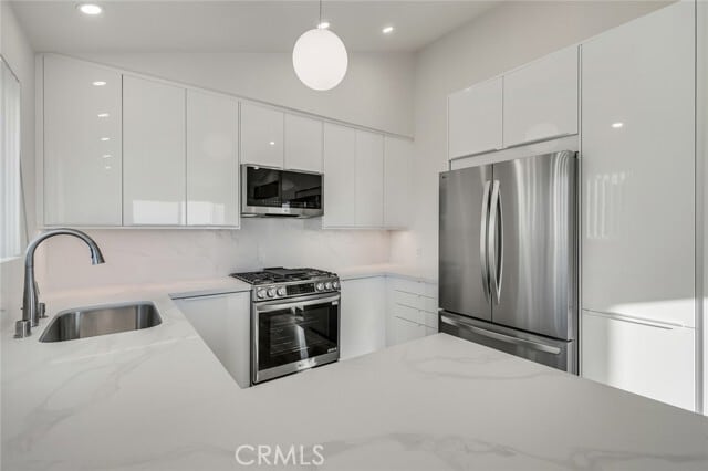 Building Photo - 372 Locust St