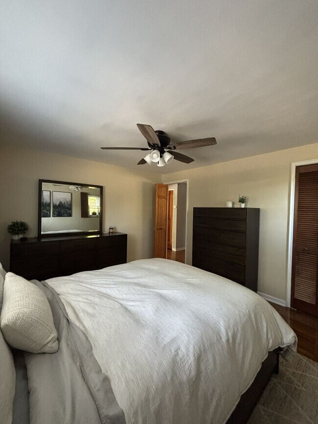 Building Photo - 3 Bed 1 Bath in Coraopolis, PA