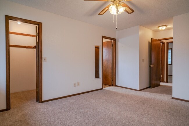 Building Photo - Single Floor Home! 3 bedroom, 3 bathrooms ...