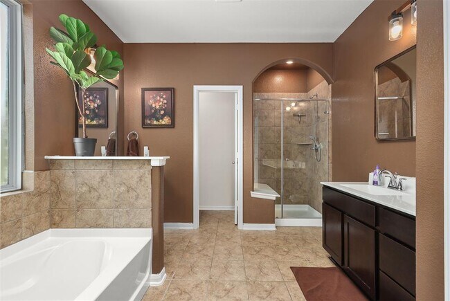 Building Photo - 2701 Bayrose Dr